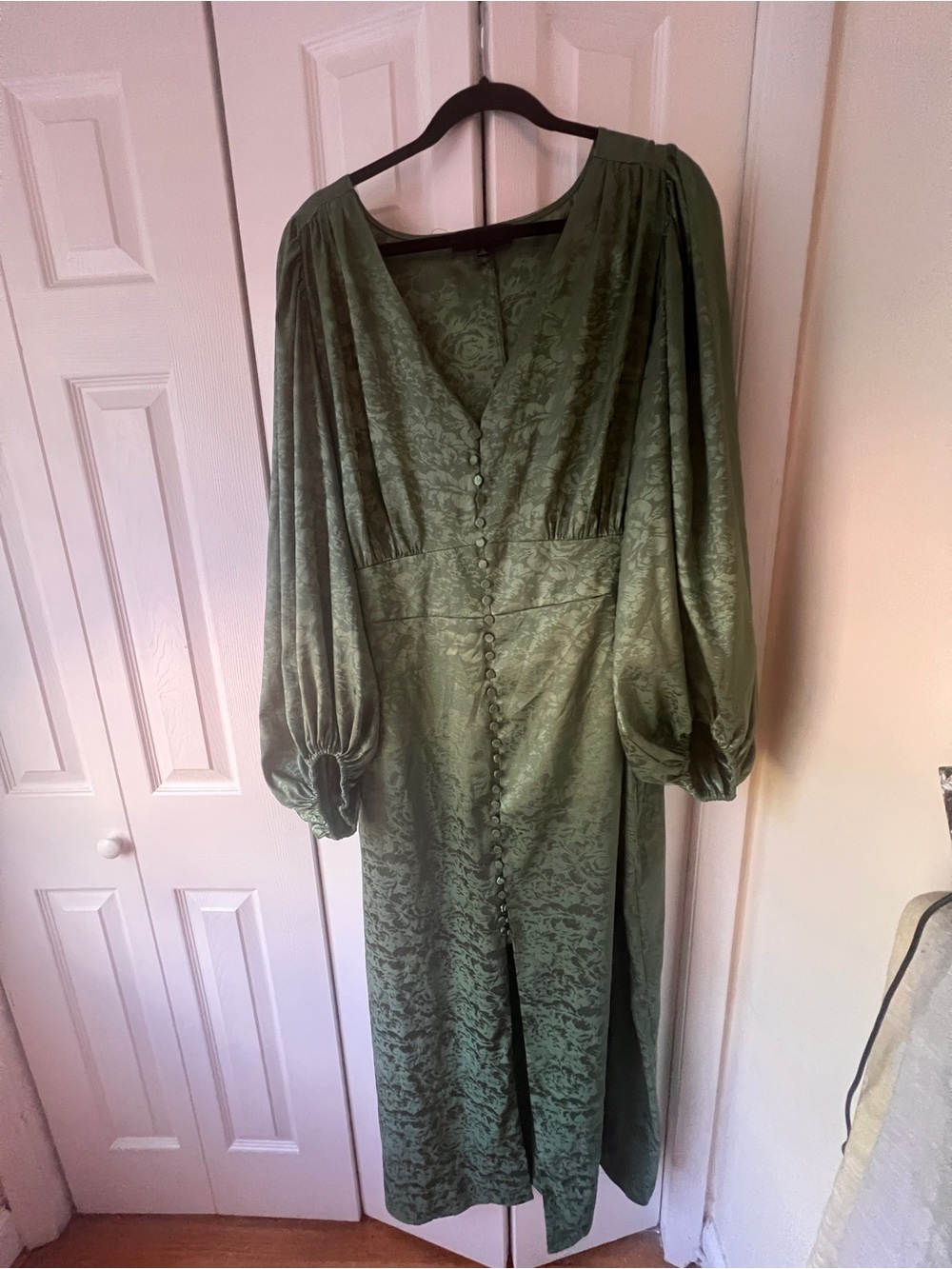 Eloquii Green Floral Jacquard Midi Skirt with Front Buttons - Picture 4 of 4